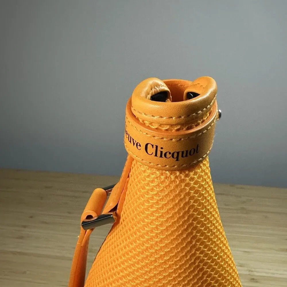 VEUVE CLICQUOT Champagne Insulated Wine bottle jacket NEOPRENE 750ML Cooler